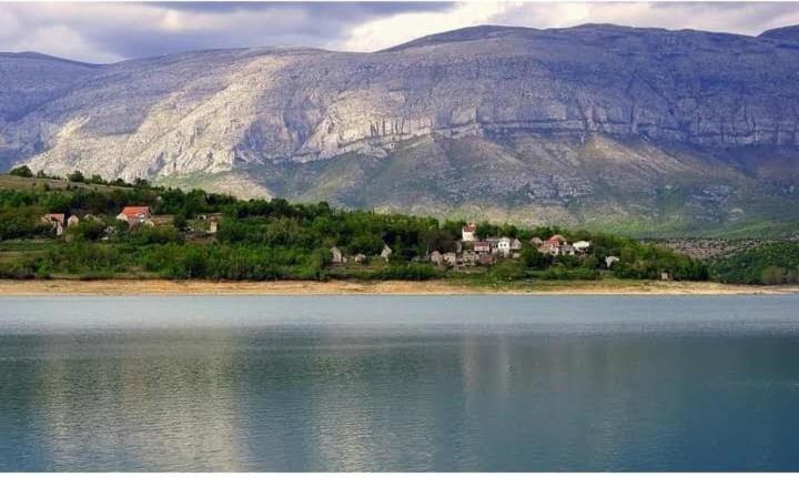 Kuca Za Odmor Varos Villa Vrlika Buitenkant foto