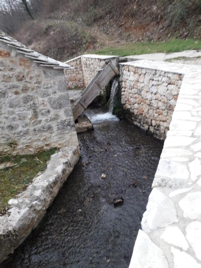 Kuca Za Odmor Varos Villa Vrlika Buitenkant foto