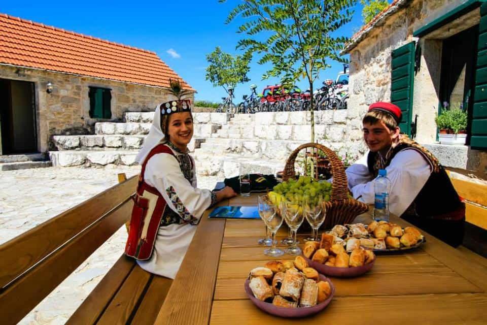 Kuca Za Odmor Varos Villa Vrlika Buitenkant foto