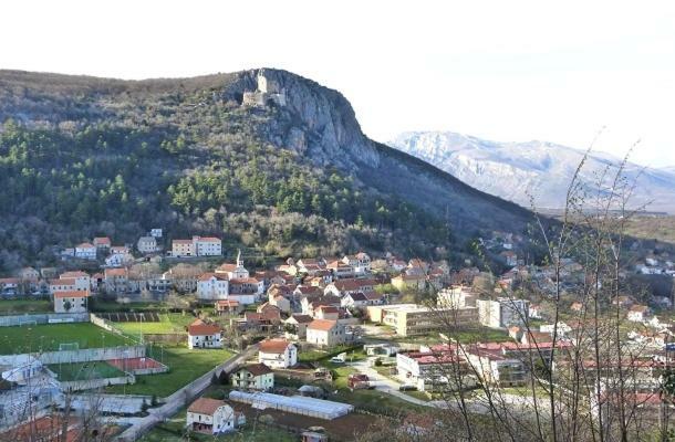 Kuca Za Odmor Varos Villa Vrlika Buitenkant foto